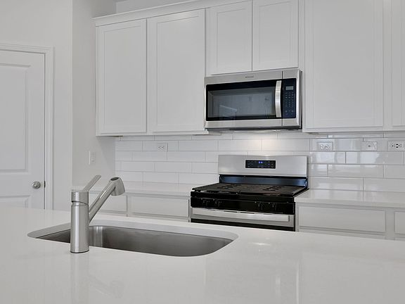5th image of 37 Kingsville Court St