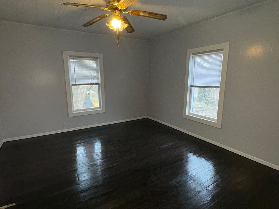 1st image of 705 W Ewing Ave