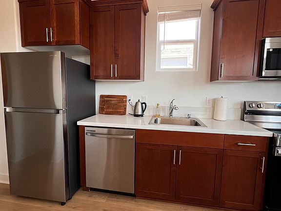 3rd image of 1116 Parkview Pl #A
