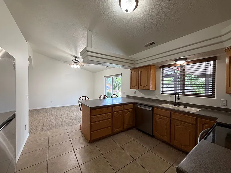 2325 E 350 N — Photo 11