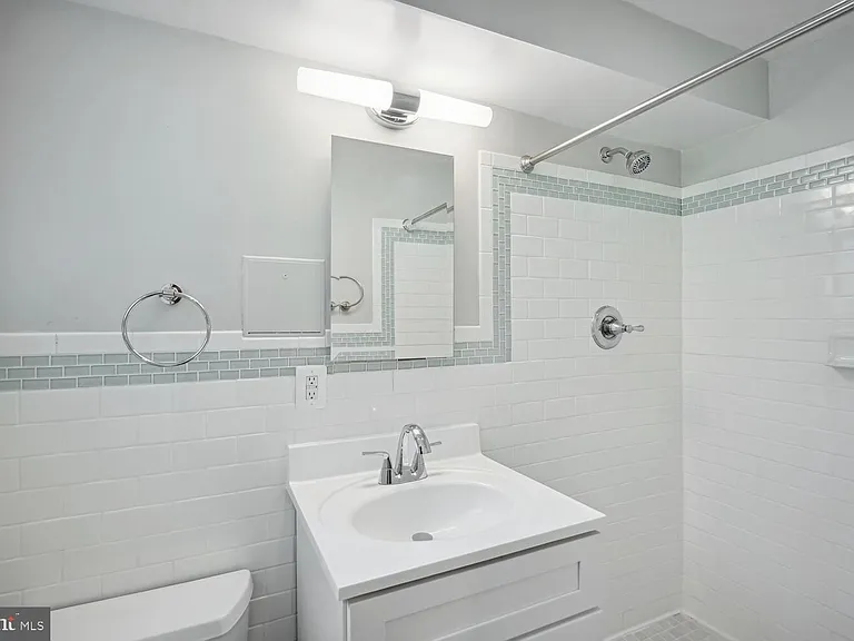 1633 Warner Ave — Photo 17