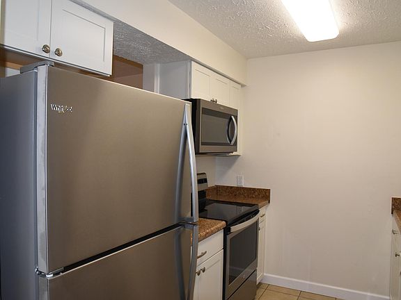 5th image of 3111 W Horatio St APT 203