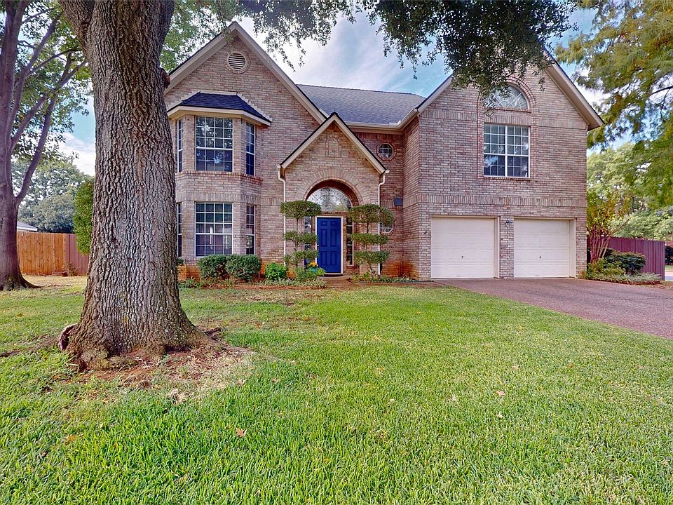 1st image of 817 Crystal Ln