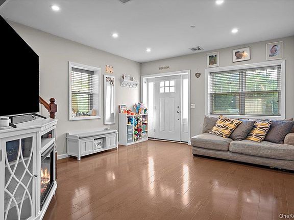 4th image of 140 Winthrop Avenue