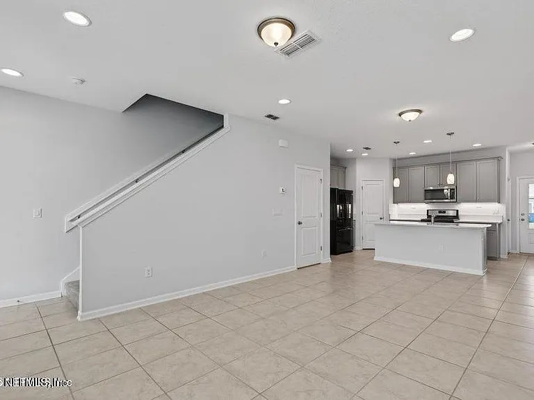260 Brandon Lakes Dr — Photo 22