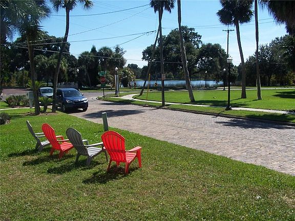 5th image of 609 Woodlawn Blvd #611