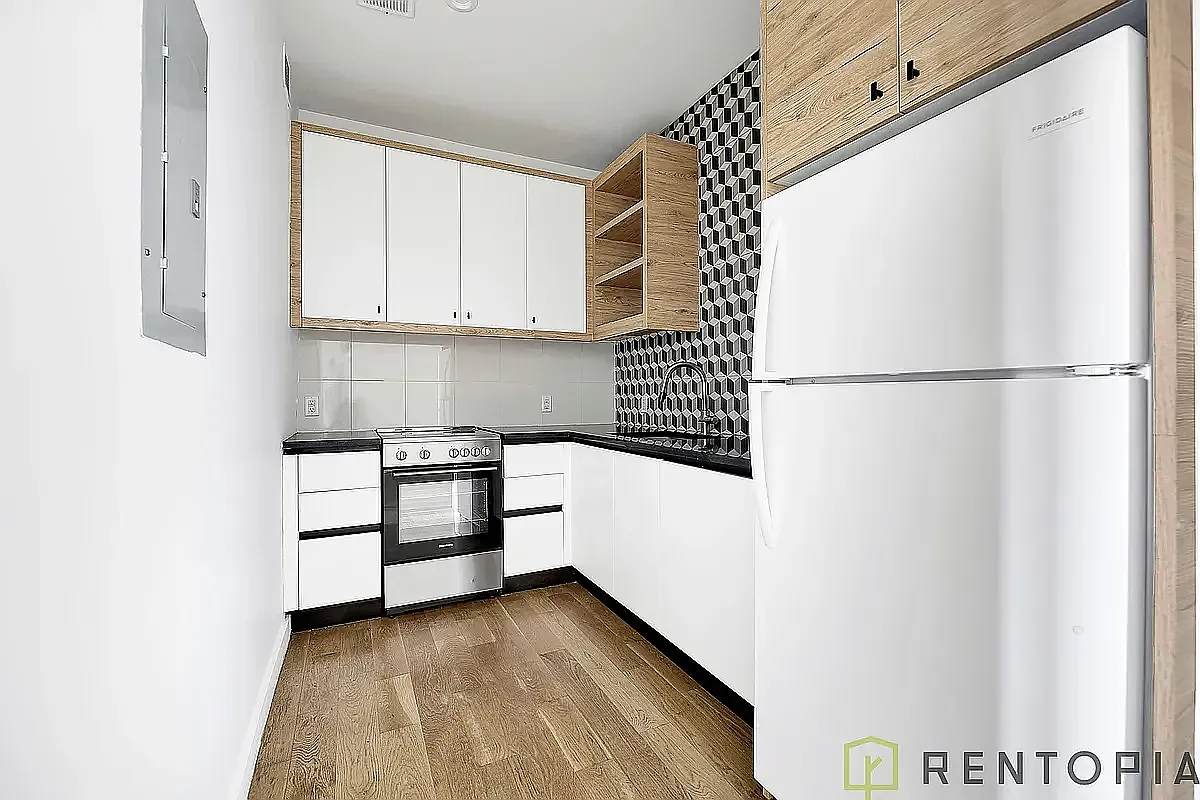 Building Photo - 1875 Atlantic Ave #503D