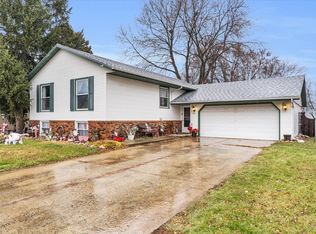 1067 Pinecrest Dr, Rantoul, IL 61866