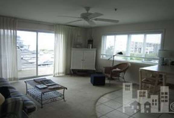 5th image of 15 Nathan St Unit 205