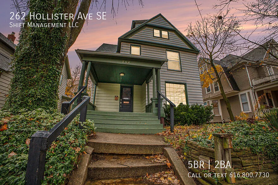 Darling 5 Bedroom With Tons Of Character! — Photo 1