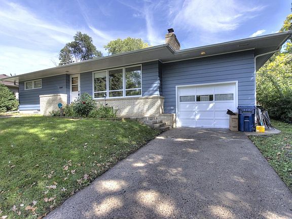 2nd image of 904 Rosemary Ave