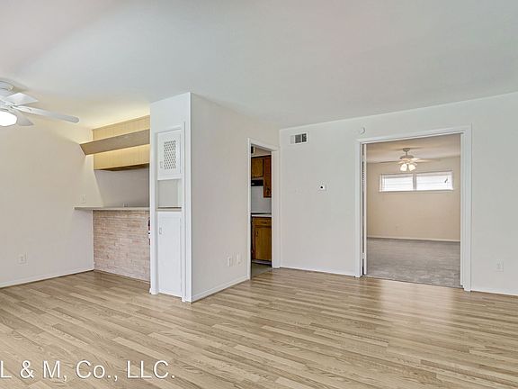 3rd image of 3703 Roseland St Unit 2