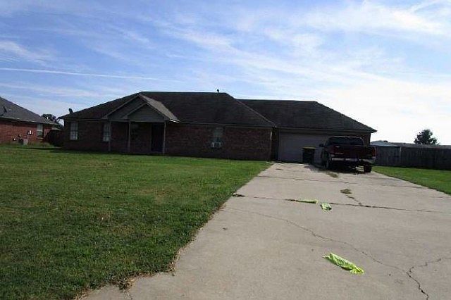 2nd image of 166 Middle Rd