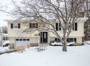 5 Rosewood Ln, Essex Junction, VT 05452