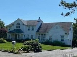 5 Homecoming Pl, East Setauket, NY 11733