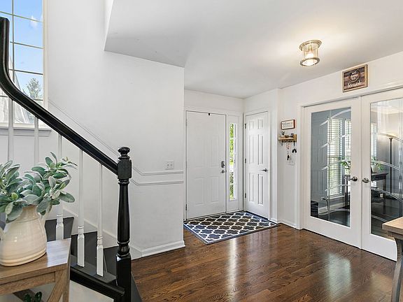 4th image of 728 Brighton Cir