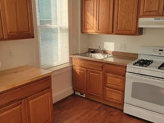 5th image of 2326 Fitzwater St