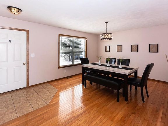 2nd image of 6462 Wicklow Close