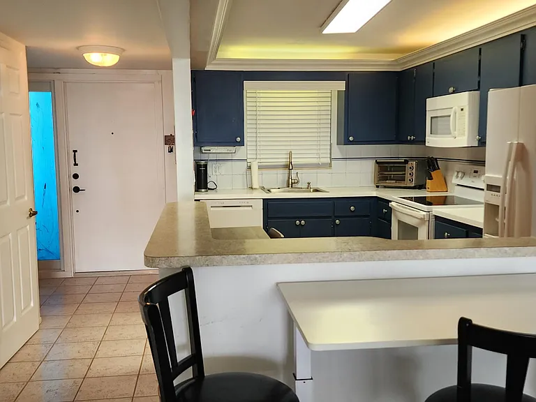 299 N Riverside Dr #1006 — Photo 5