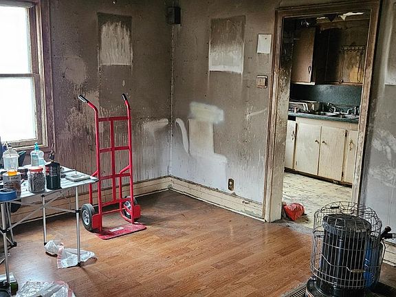 5th image of 2221 Gills St