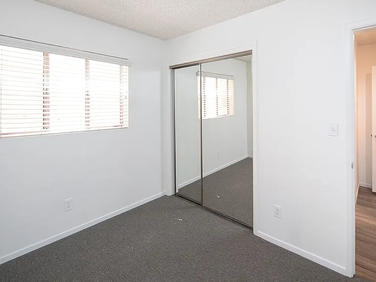 Emerald Manor Apartments — Photo 27