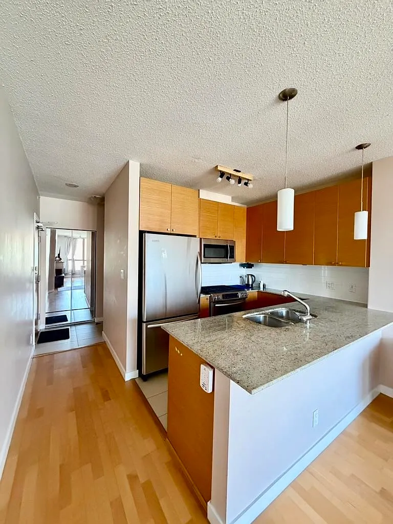 1 bed, 655 sqft, $1,950 — Photo 2