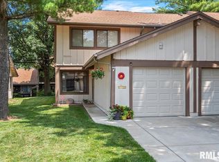 7 Juniper Ln, Springfield, IL 62704