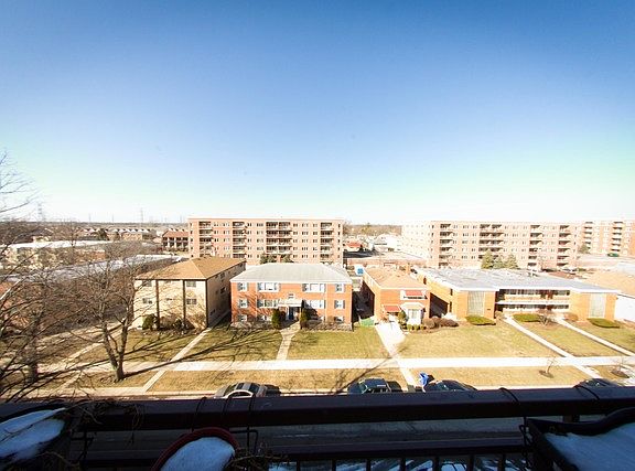 5th image of 1327 Brown St Unit 610