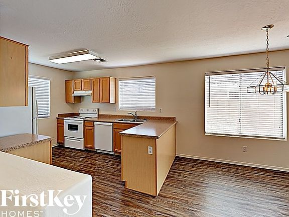 5th image of 14833 W Dahlia Dr