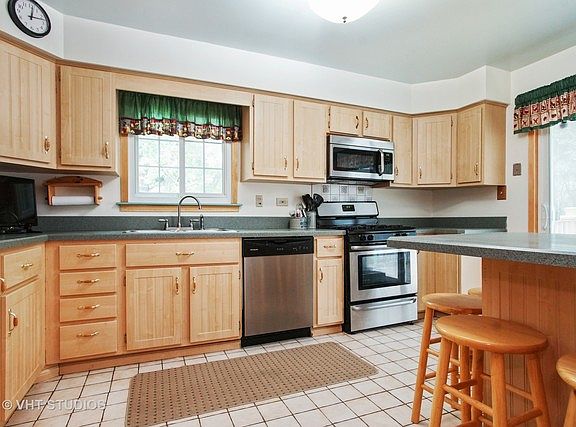 5th image of 33 Hilltop Dr