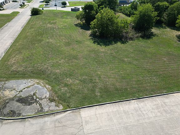 2nd image of 1405 Brookview Dr