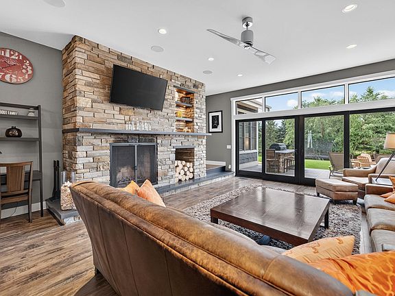 3rd image of 6444 Irving Dr