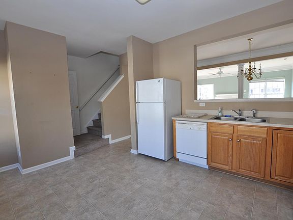 5th image of 208 Langhorne Dr