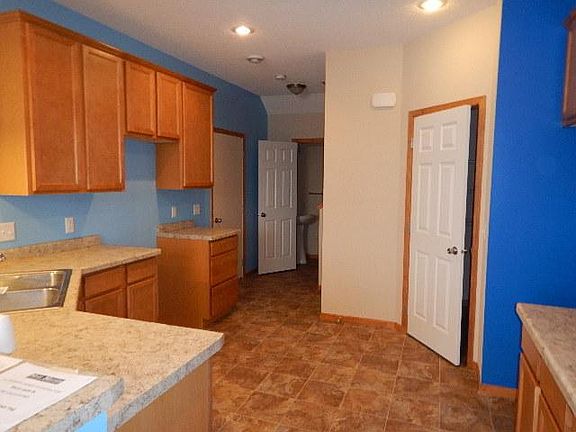 5th image of 1650 White Pine Way Unit H