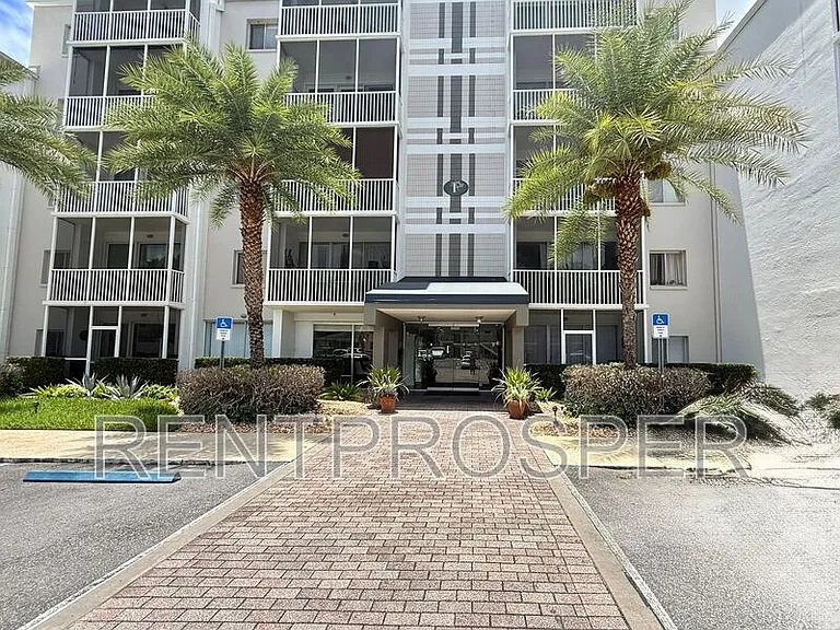 1100 Delaney Ave #F201 — Photo 1