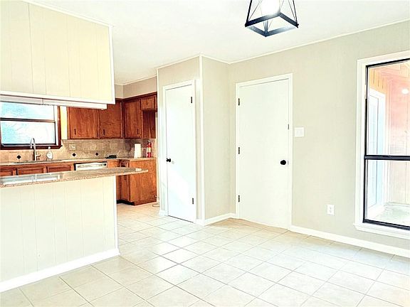 3rd image of 248 Mosby Dr