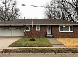 609 14th St, De Witt, IA 52742
