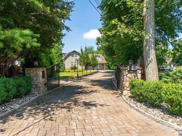 265 Piermont Rd, Cresskill, NJ 07626