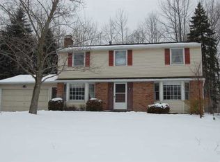 33 Squirrels Heath Rd, Fairport, NY 14450