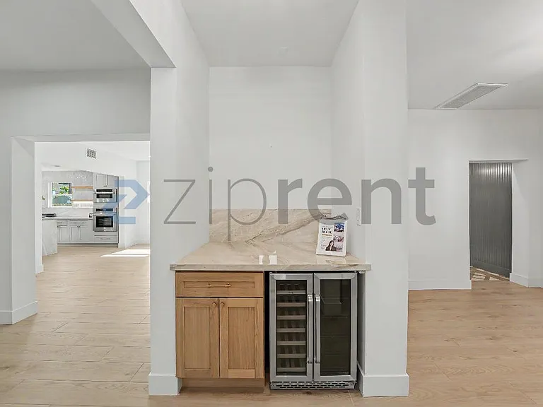 1676 W 24th St — Photo 13