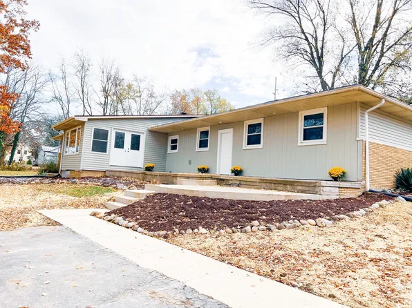 204 N 1st St, Wolcottville, IN 46795