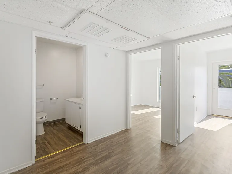 Harbor City Lights Apartments — Photo 20