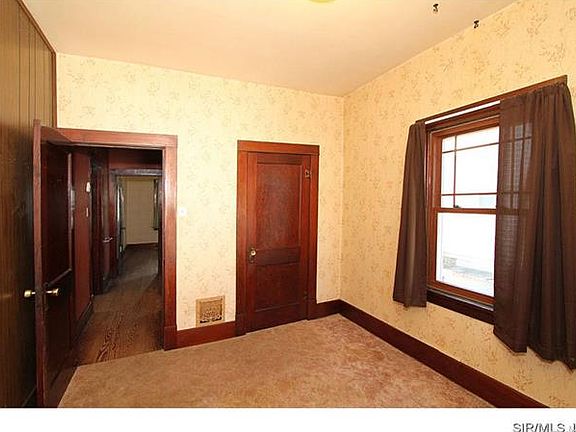5th image of 865 E Lorena Ave