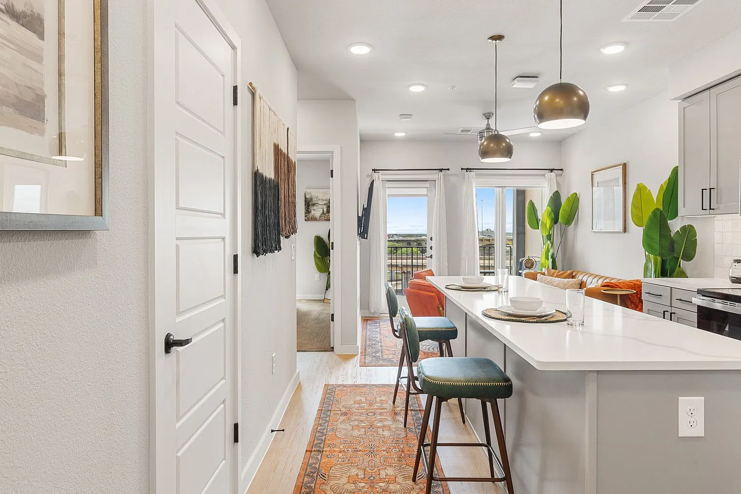 1 bed, 1.0 bath, 667 sqft, $3,602 — Photo 3