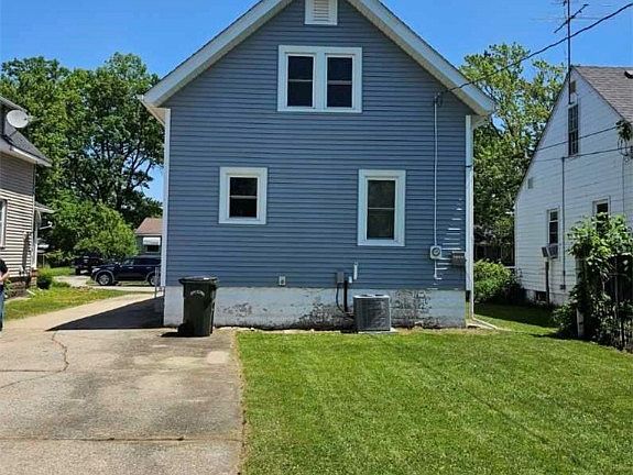3rd image of 227 Warren Ave