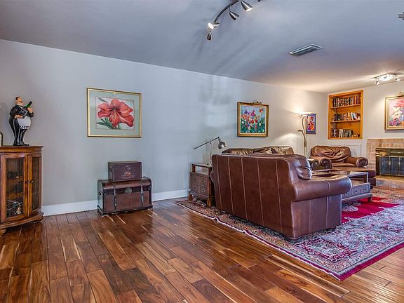 5th image of 1009 W Jicarilla Dr