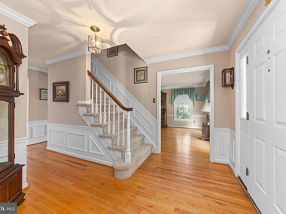 3rd image of 13 Bedford Ln