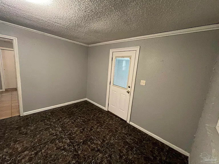 203 Edison Dr — Photo 6