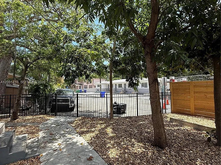 5530 NW Miami Ct — Photo 50