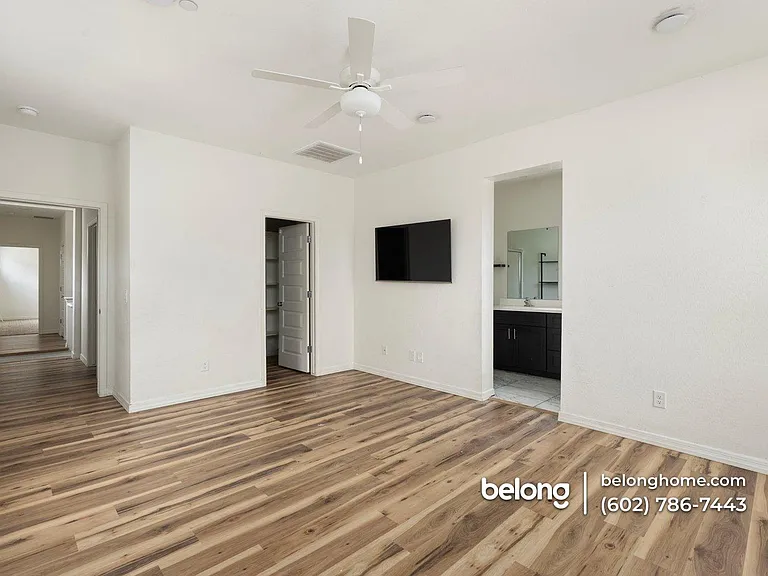 221 E Balsam Dr — Photo 15